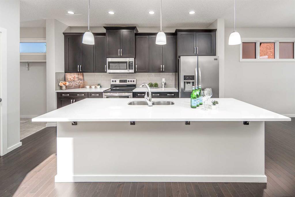 Picture of 25 Marquis Place SE, Calgary Real Estate Listing