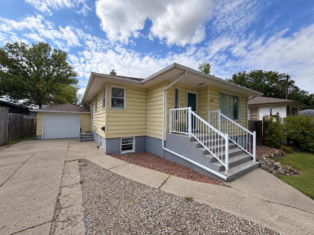 Picture of 824 5 Street S, Lethbridge Real Estate Listing