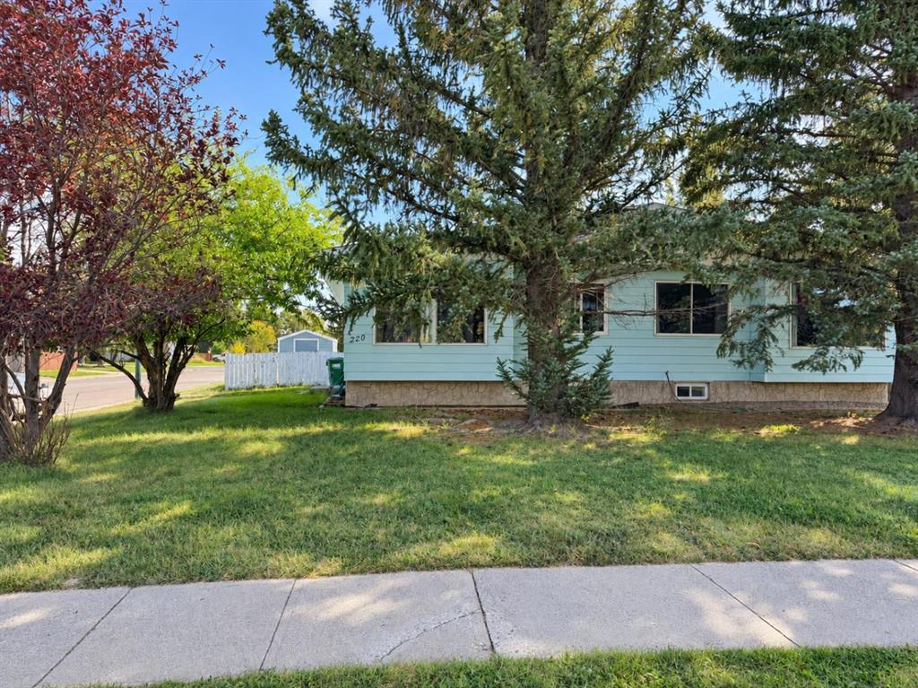 Picture of 220 Mcgill Boulevard W, Lethbridge Real Estate Listing