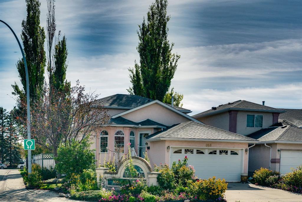 Picture of 863 Applewood Drive SE, Calgary Real Estate Listing