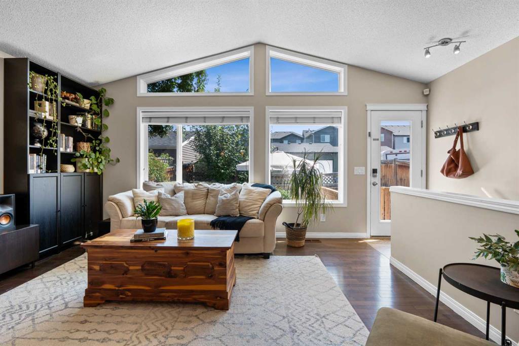 Picture of 38 Auburn Bay Gardens SE, Calgary Real Estate Listing