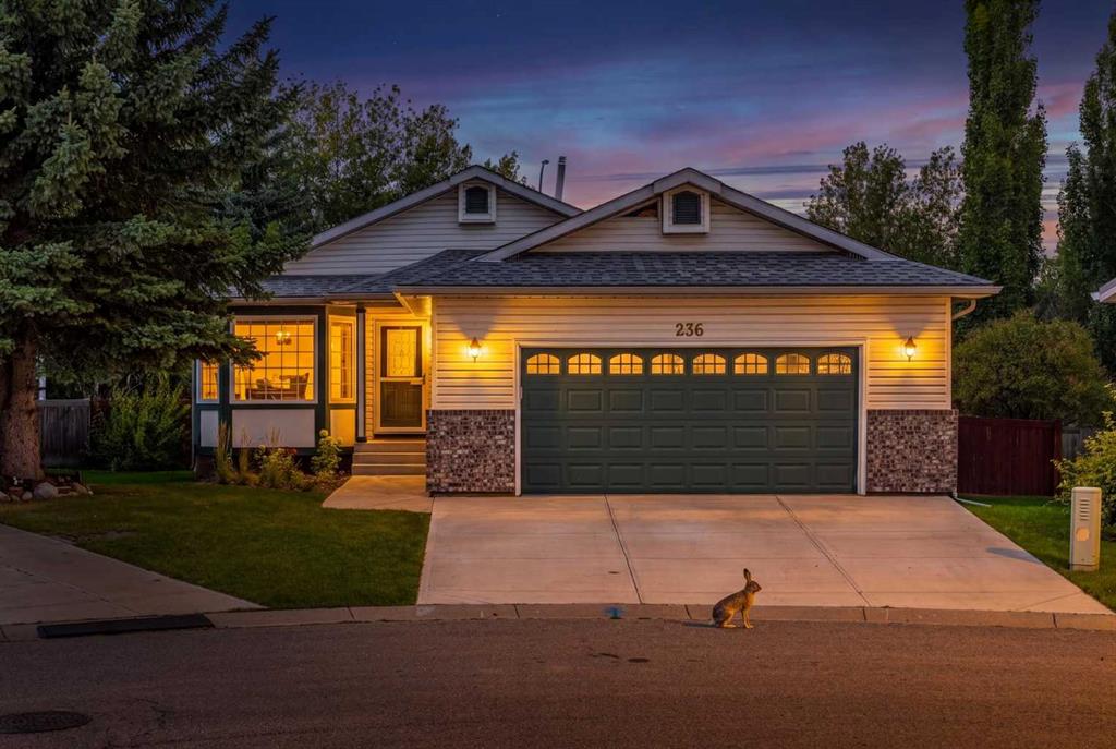 Picture of 236 Edgebrook Gardens NW, Calgary Real Estate Listing