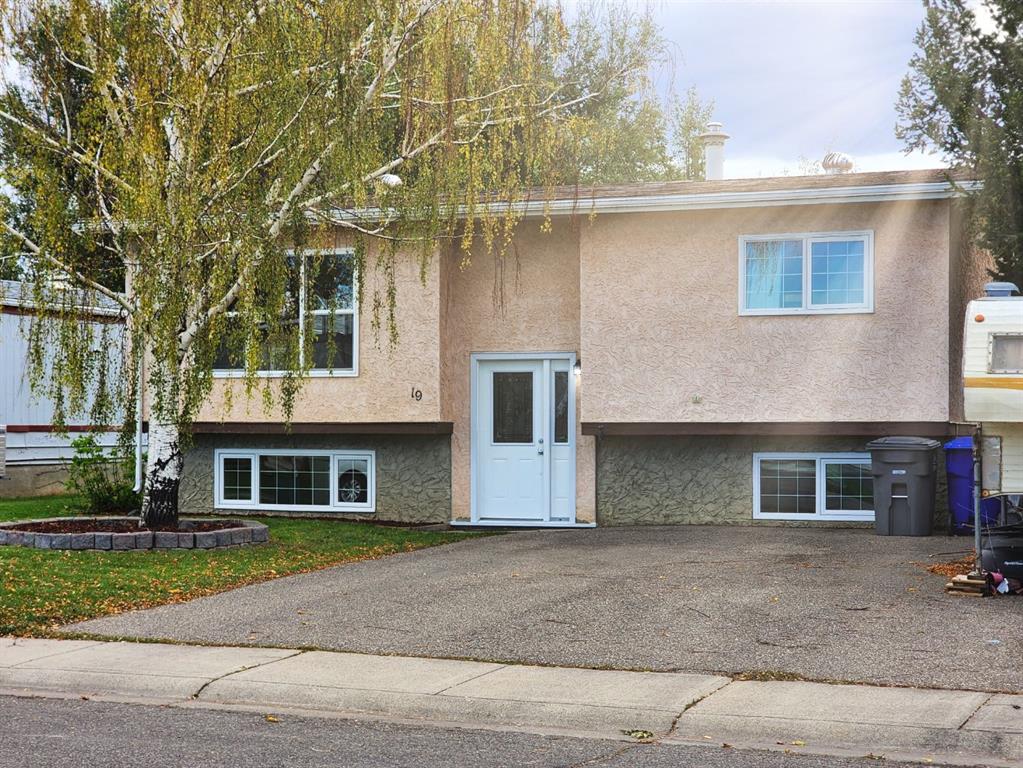 Picture of 19 Willow Road W, Claresholm Real Estate Listing