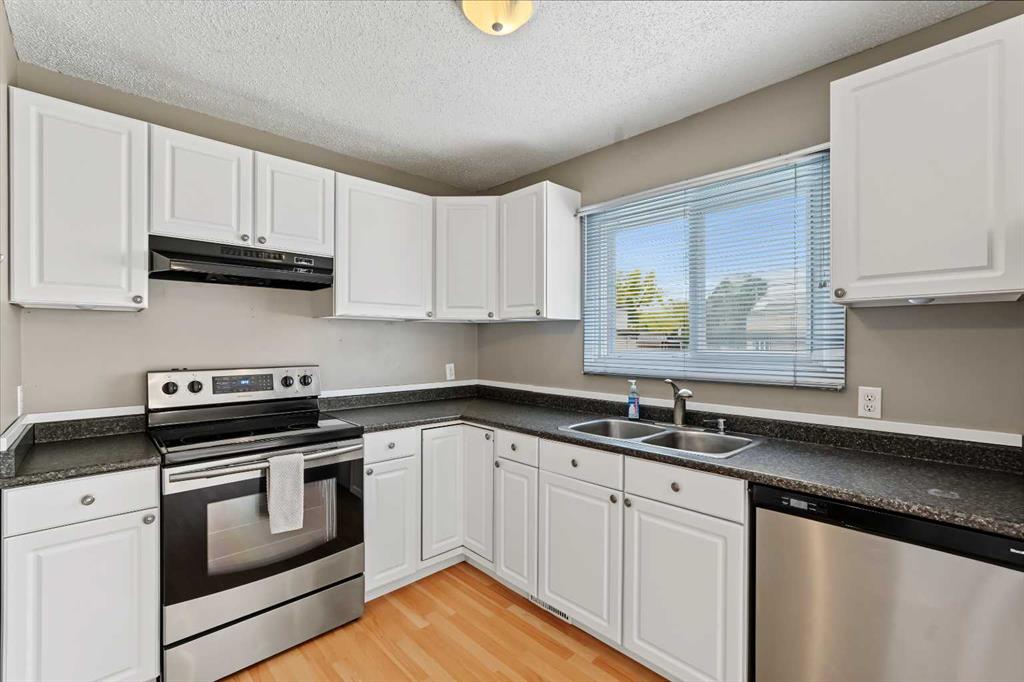 Picture of 1215 137 Avenue SE, Calgary Real Estate Listing