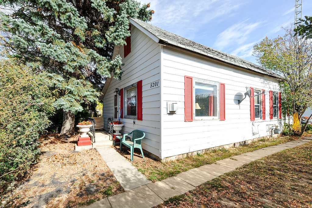 Picture of 5201 50 Street , Daysland Real Estate Listing