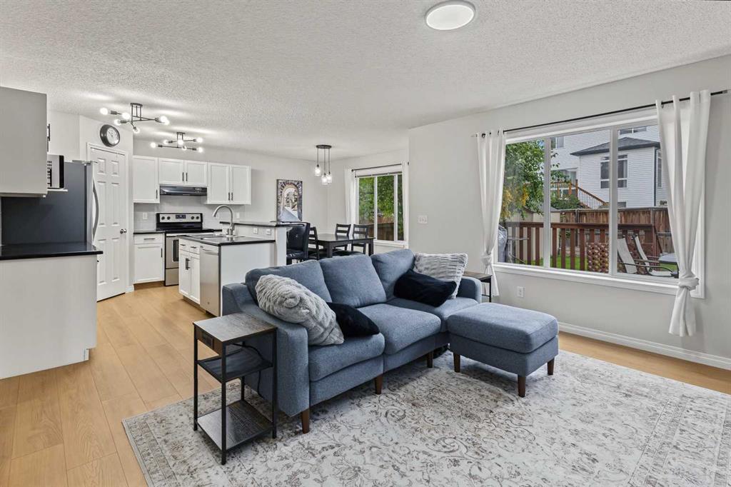 Picture of 16 Evansbrooke Rise NW, Calgary Real Estate Listing