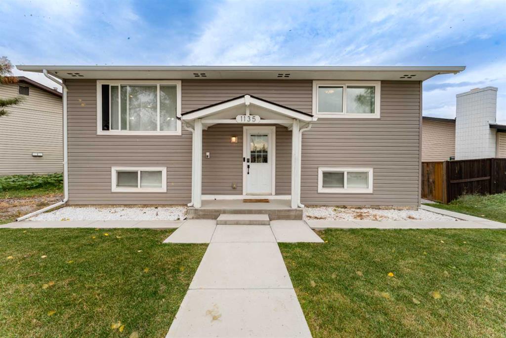 Picture of 1135 penrith Crescent SE, Calgary Real Estate Listing