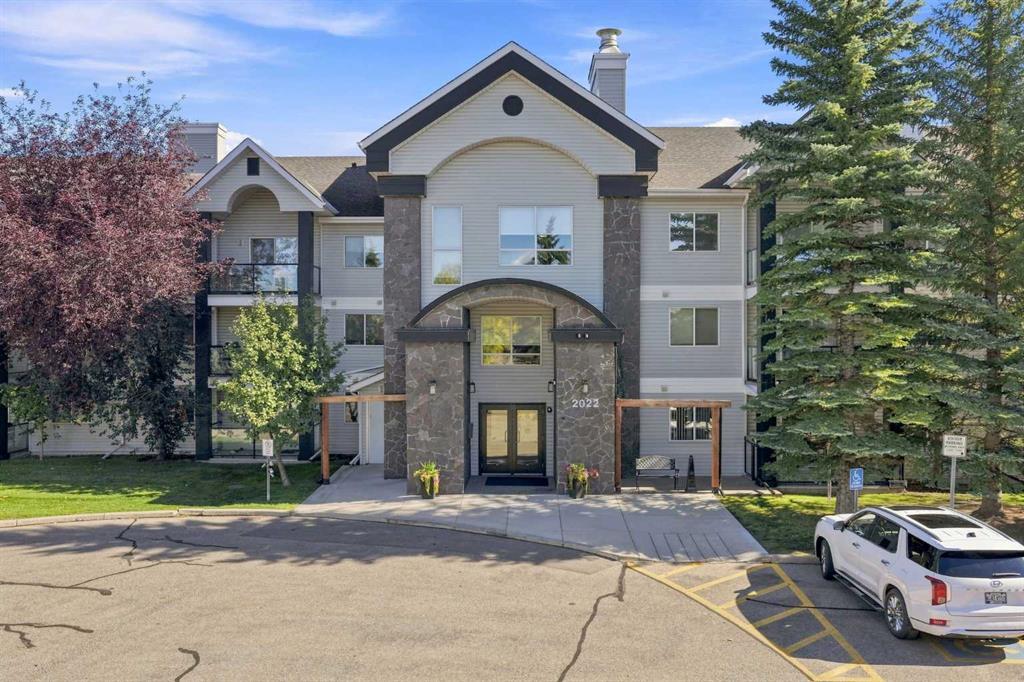 Picture of 220, 2022 Canyon Meadows Drive SE, Calgary Real Estate Listing