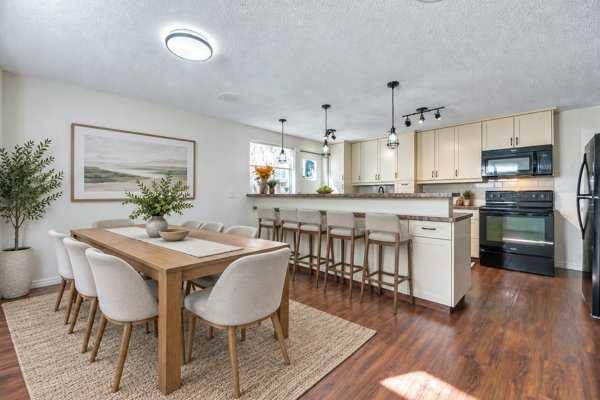 Picture of 3103A 38 Street SW, Calgary Real Estate Listing
