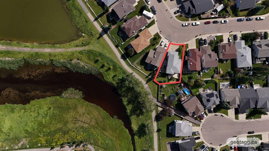 Picture of 84 Willowbrook Crescent NW, Airdrie Real Estate Listing