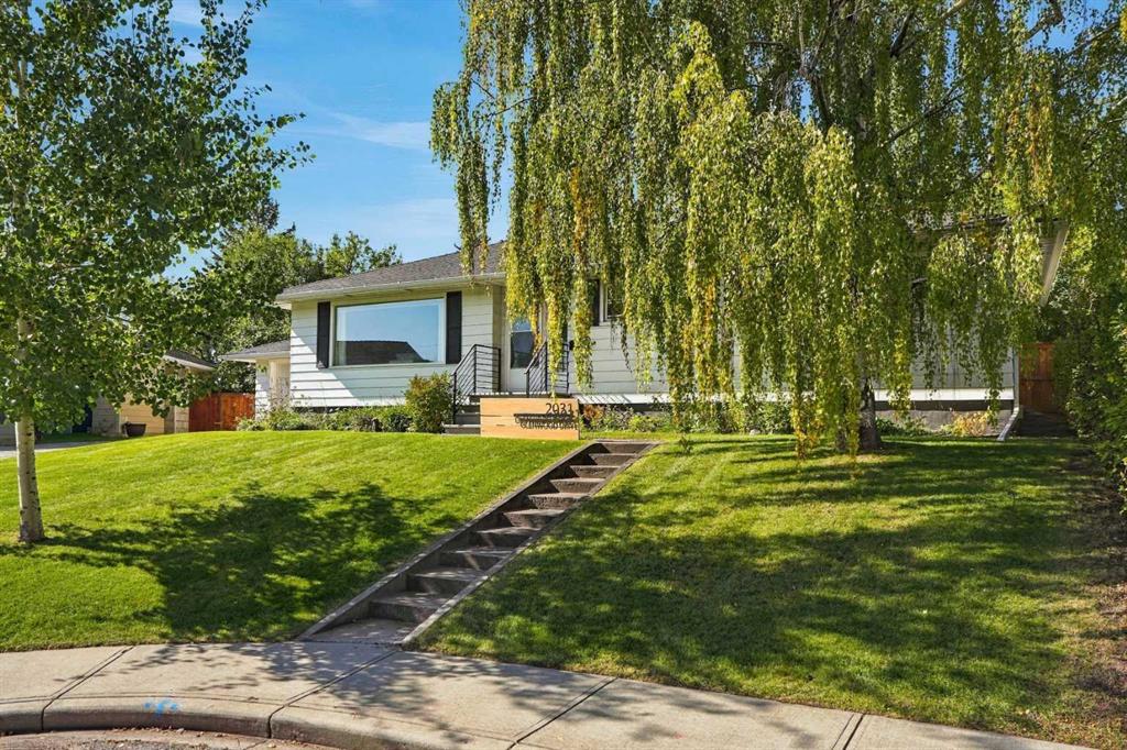 Picture of 2031 Glenwood Drive SW, Calgary Real Estate Listing