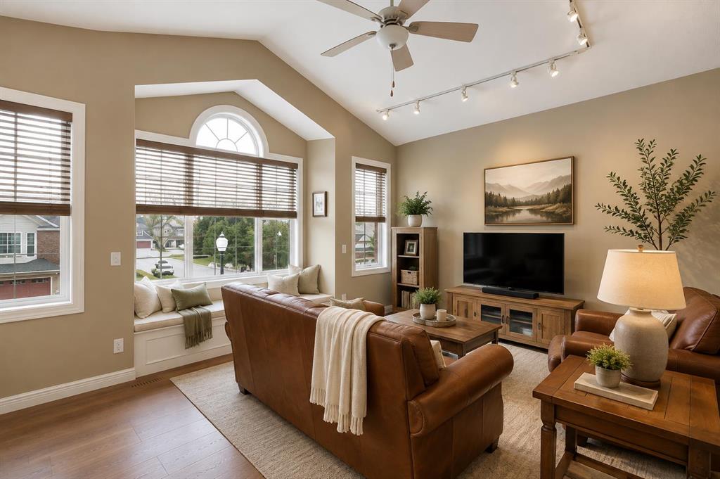 Picture of 30 Discovery Ridge Gardens SW, Calgary Real Estate Listing
