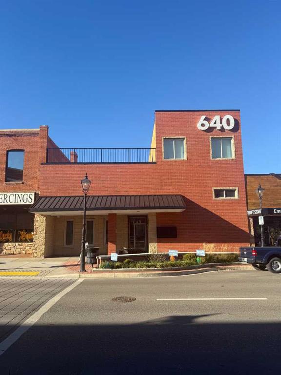 Picture of 640 3 Street SE, Medicine Hat Real Estate Listing