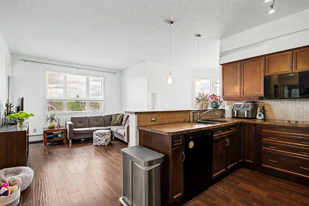 Picture of 542, 26 Val Gardena View SW, Calgary Real Estate Listing