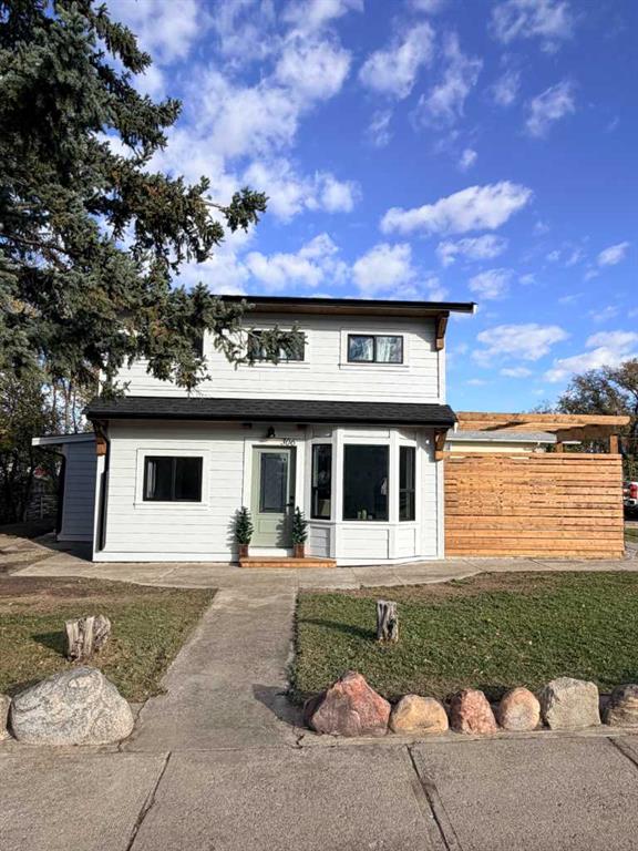 Picture of 306 47 Avenue W, Claresholm Real Estate Listing