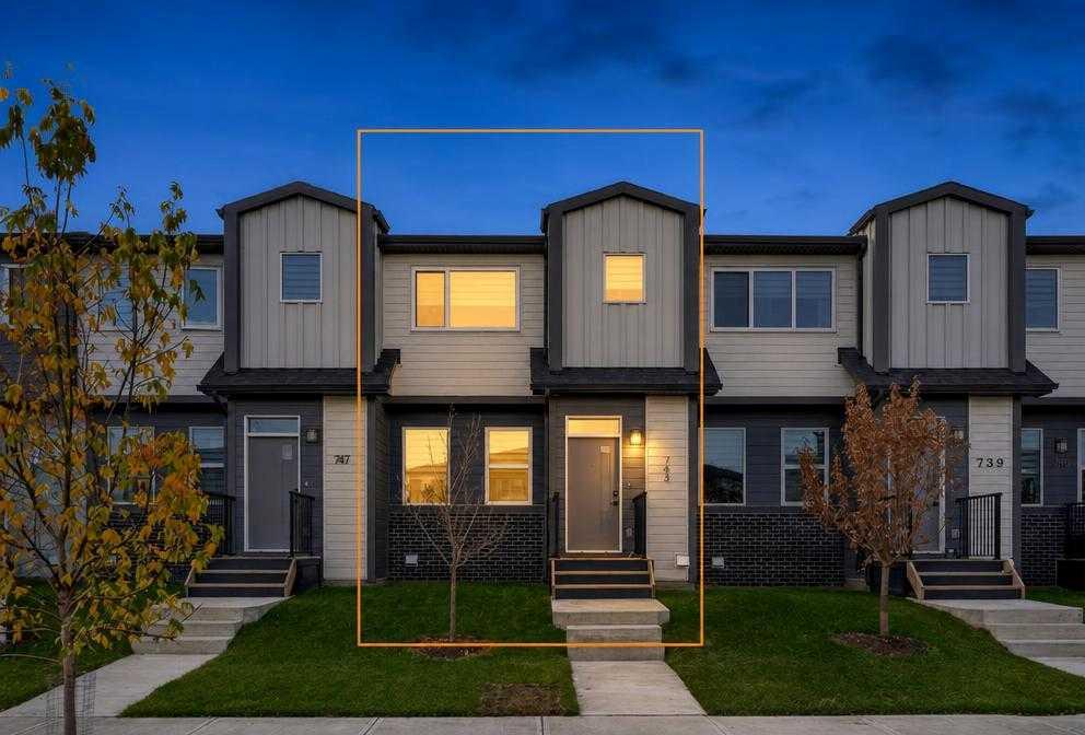 Picture of 743 Wolf Willow Boulevard SE, Calgary Real Estate Listing