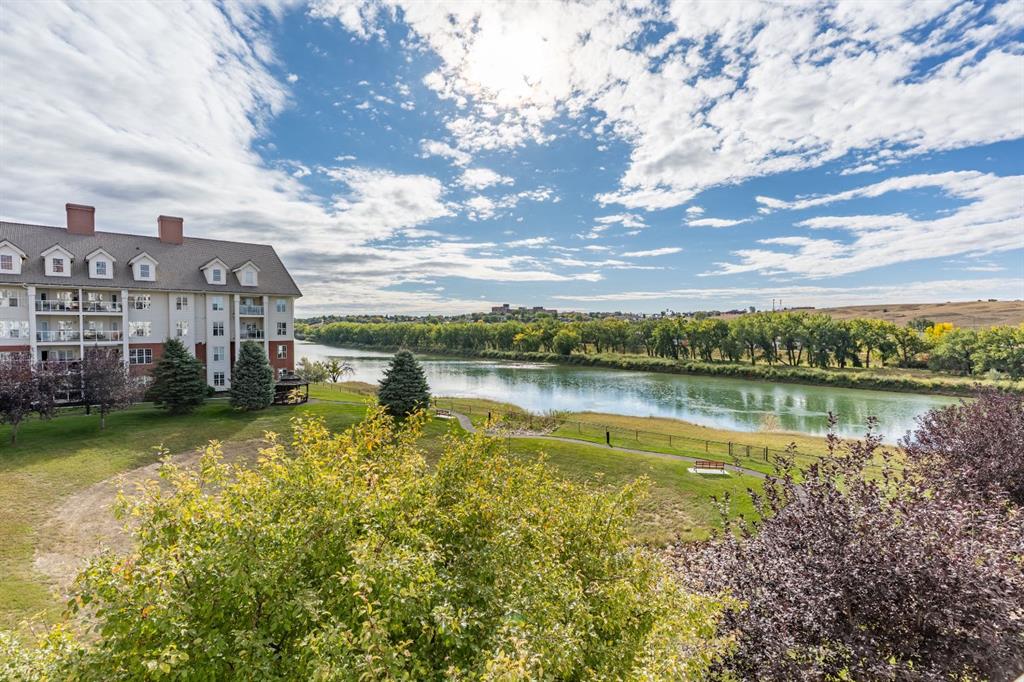 Picture of 305, 29 River Ridge Drive NW, Medicine Hat Real Estate Listing