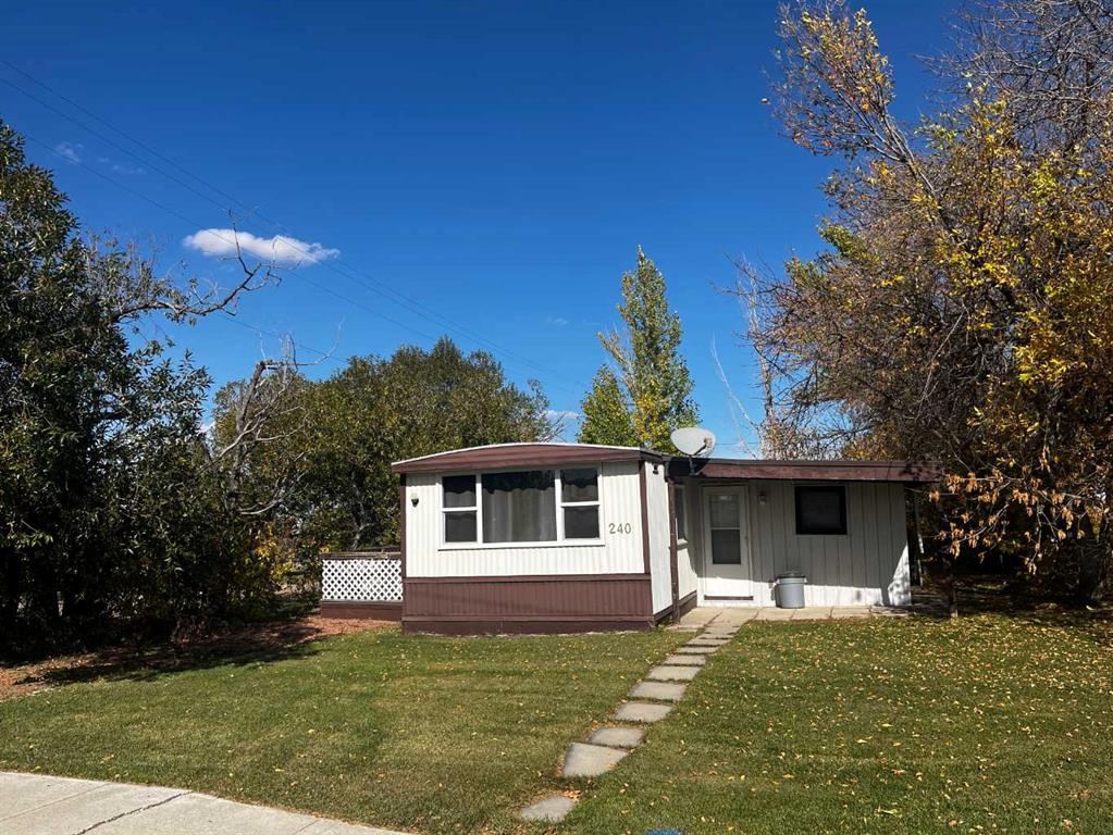 Picture of 240 2 Avenue W, Hussar Real Estate Listing