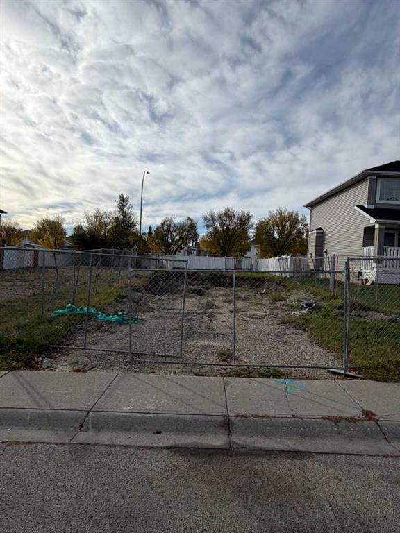 Picture of 23 Citadel Peak Circle NW, Calgary Real Estate Listing