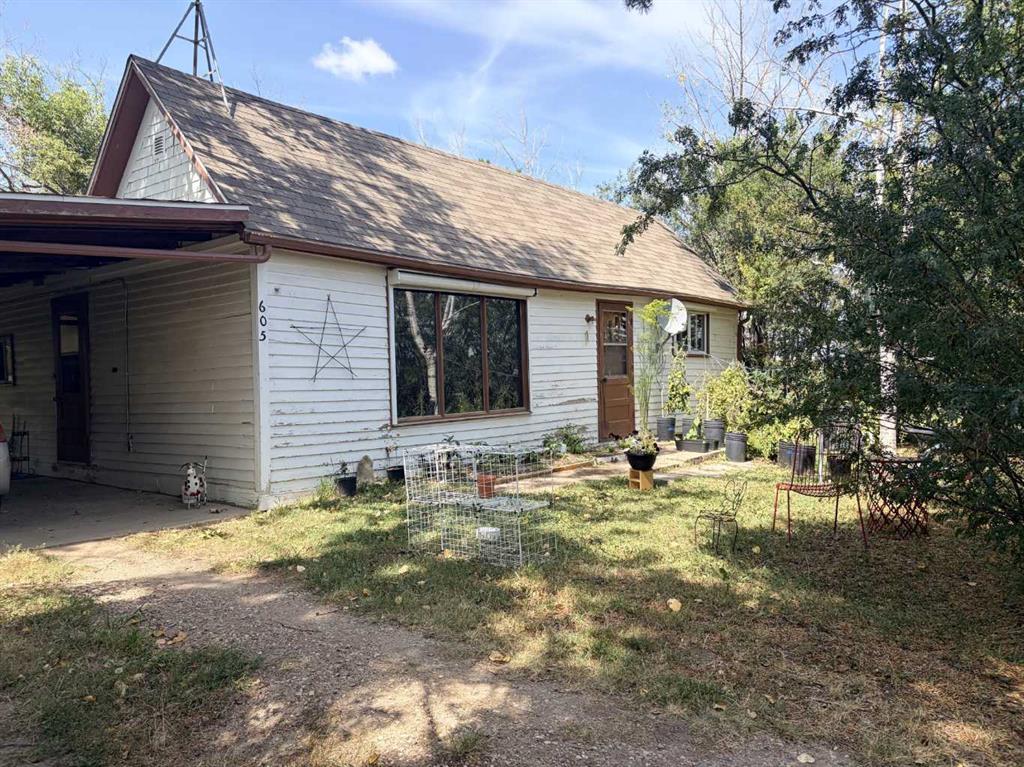 Picture of 605 Railway Avenue , Trochu Real Estate Listing