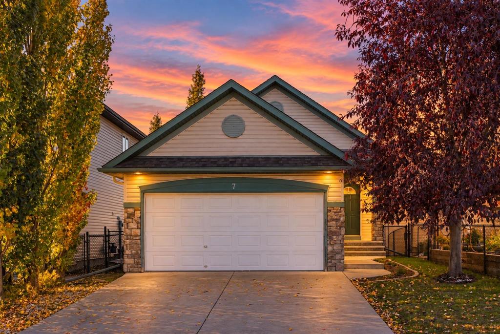 Picture of 7 Royal Birch Green NW, Calgary Real Estate Listing