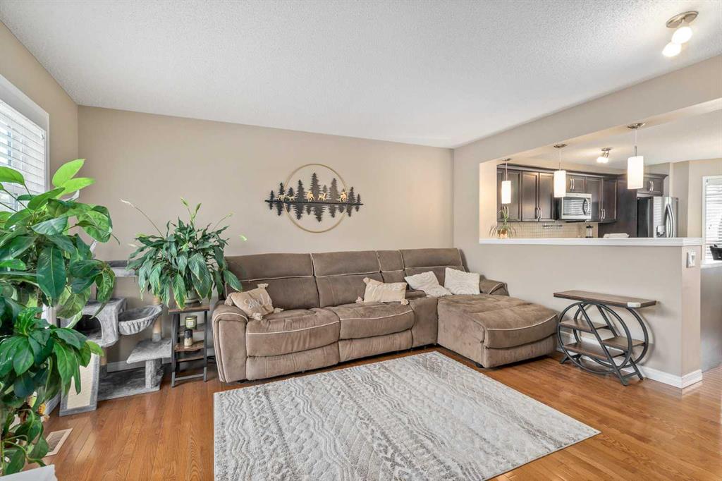 Picture of 240 Elgin Meadows Gardens SE, Calgary Real Estate Listing