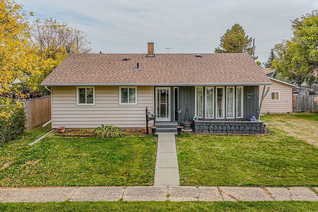 Picture of 5117 49 Street , Daysland Real Estate Listing