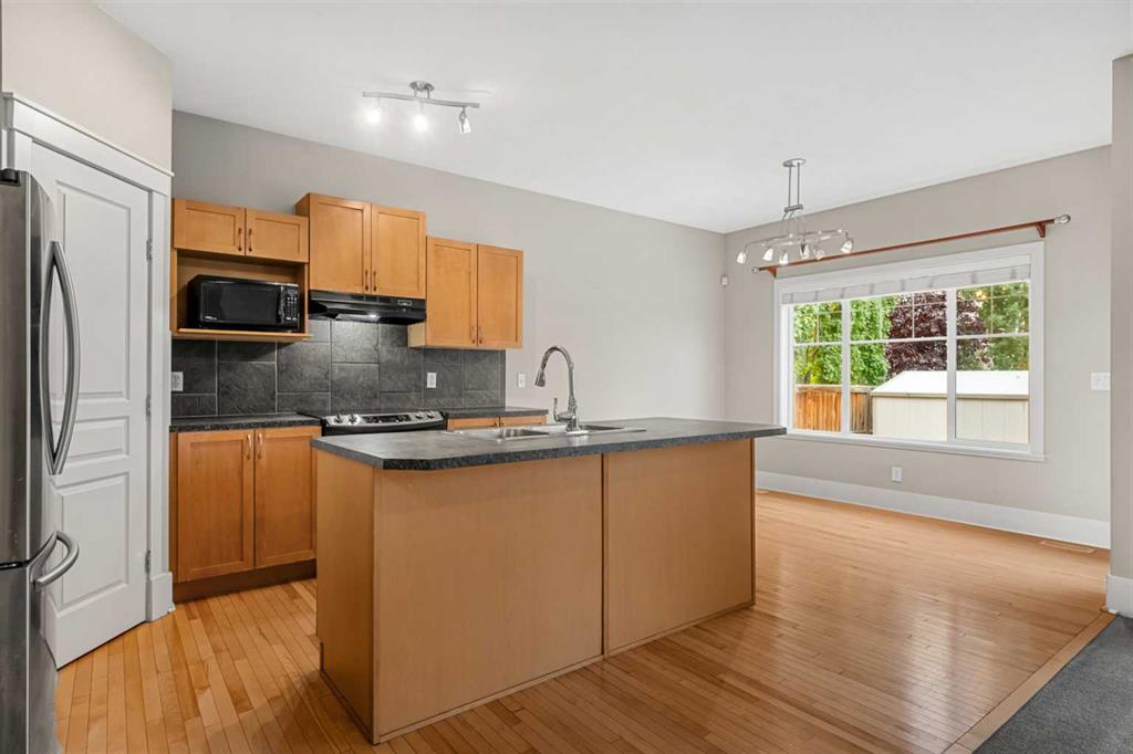 Picture of 177 Cougartown Circle SW, Calgary Real Estate Listing