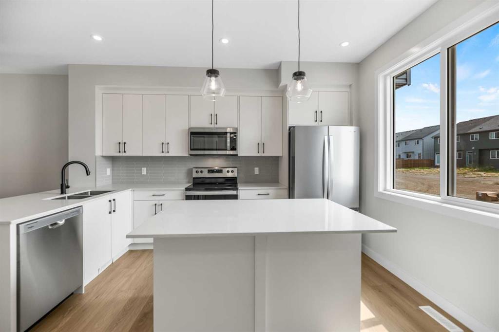 Picture of 17 Savanna Place NE, Calgary Real Estate Listing