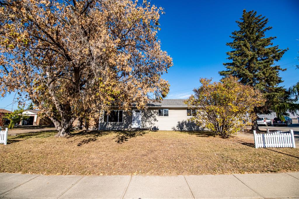 Picture of 4908 Moore Street , Blackfalds Real Estate Listing