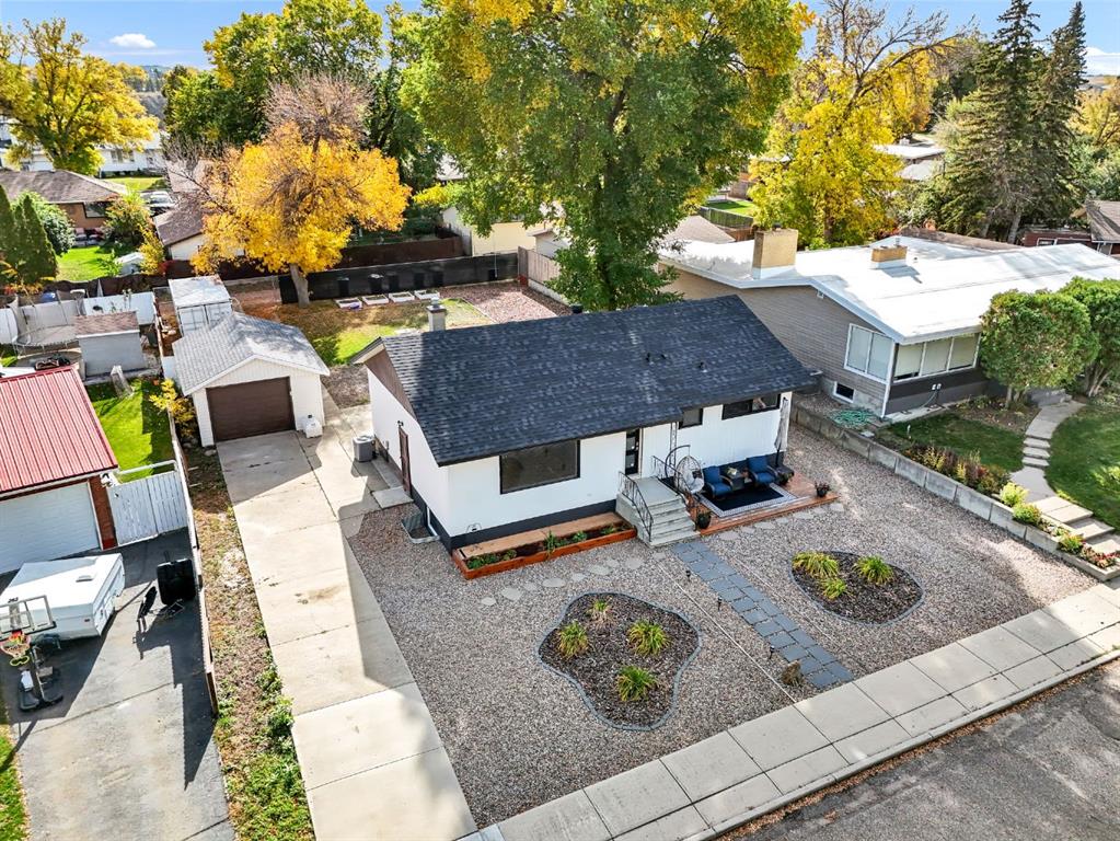 Picture of 61 Huckvale Crescent SW, Medicine Hat Real Estate Listing