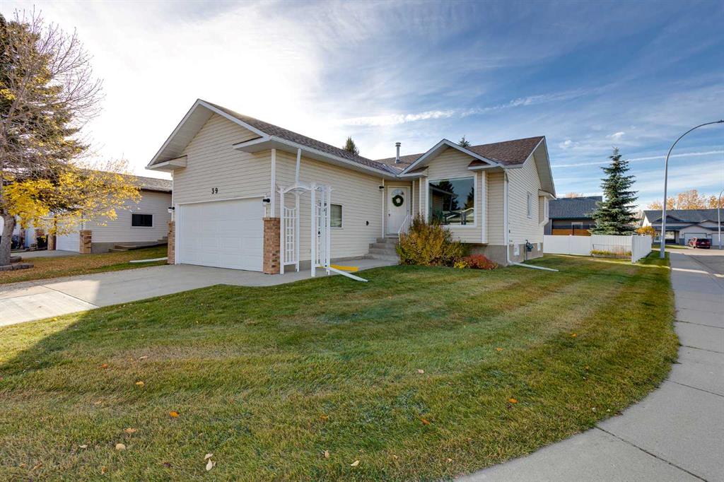 Picture of 39 Woodside Close NW, Airdrie Real Estate Listing