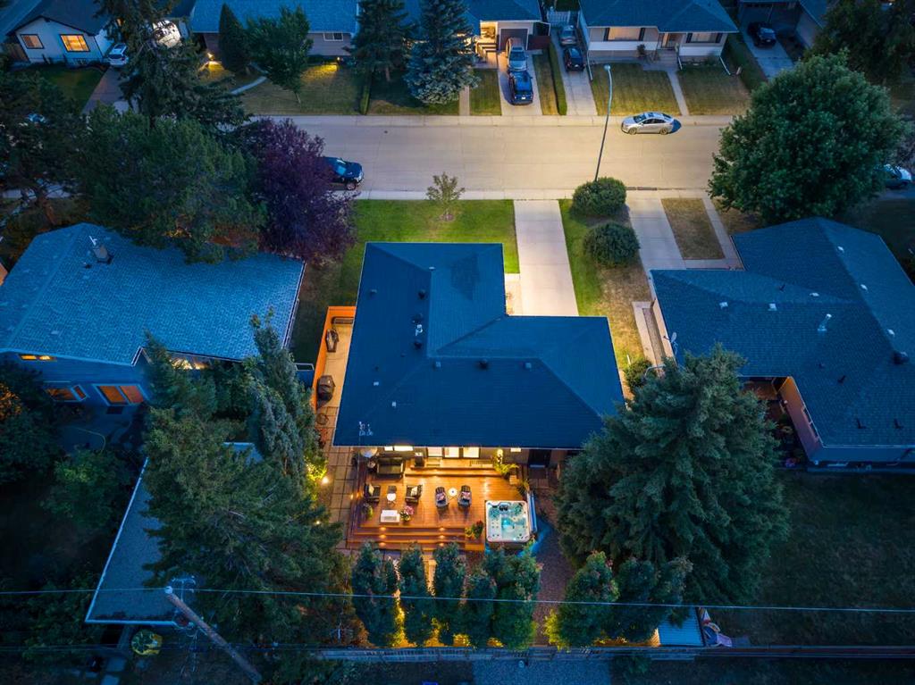 Picture of 20 Gainsborough Drive SW, Calgary Real Estate Listing