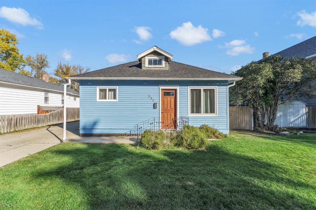 Picture of 922 4 Street SE, Medicine Hat Real Estate Listing