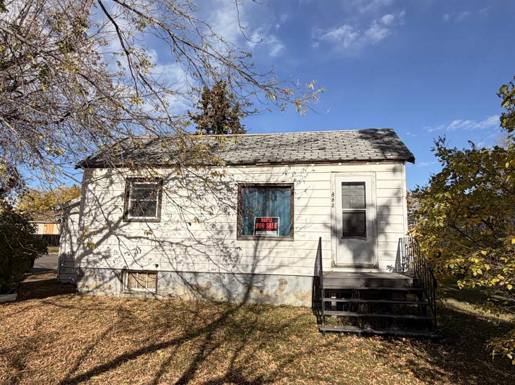 Picture of 802 6 Avenue , Wainwright Real Estate Listing