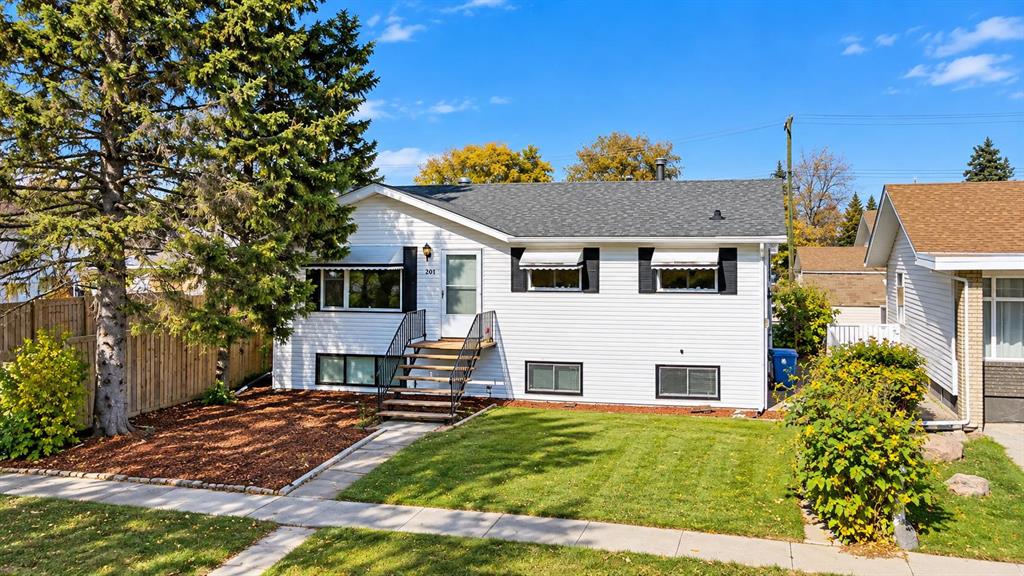 Picture of 208 4th Avenue W, Hanna Real Estate Listing