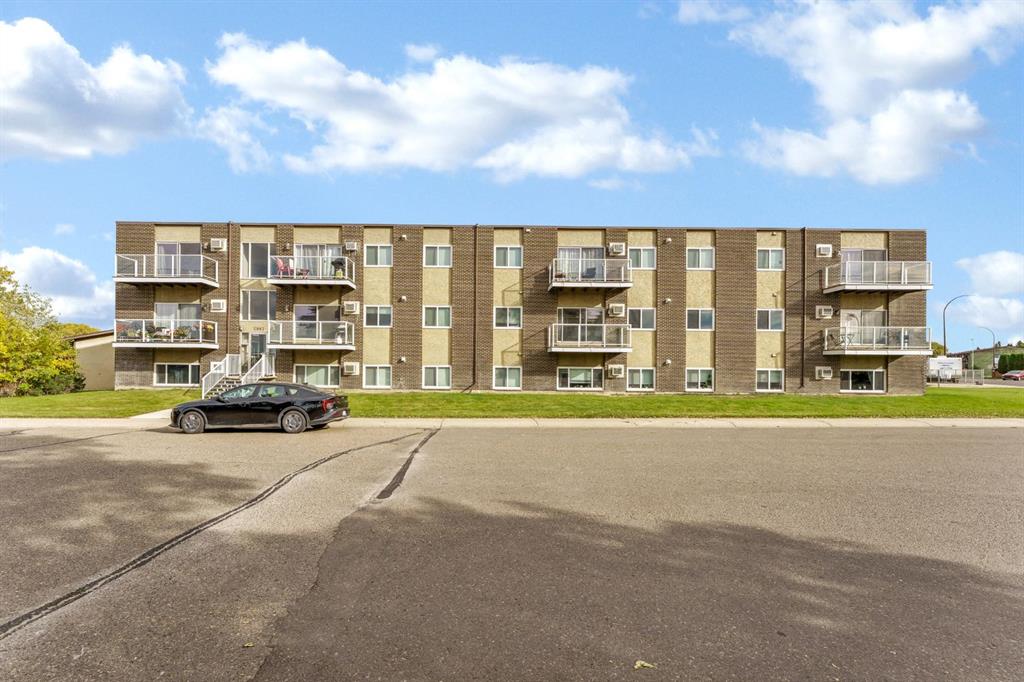 Picture of 301, 2987 Dunmore Road SE, Medicine Hat Real Estate Listing