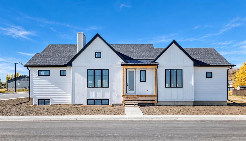 Picture of 304 Flare Avenue SW, Diamond Valley Real Estate Listing