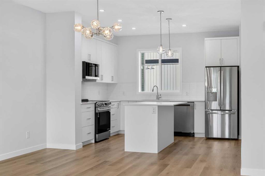 Picture of 30 Creekside Avenue SW, Calgary Real Estate Listing