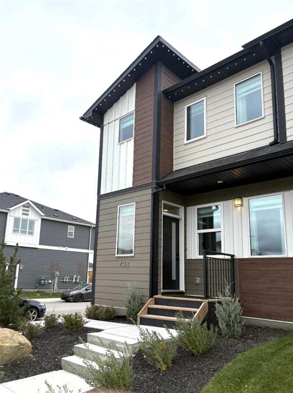 Picture of 702 Wolf Willow Boulevard SE, Calgary Real Estate Listing