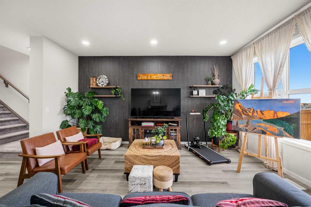 Picture of 66 Magnolia Court SE, Calgary Real Estate Listing