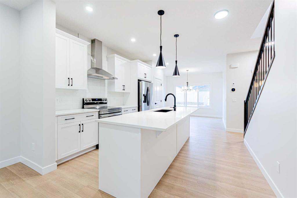 Picture of 2 Fireside Close , Cochrane Real Estate Listing