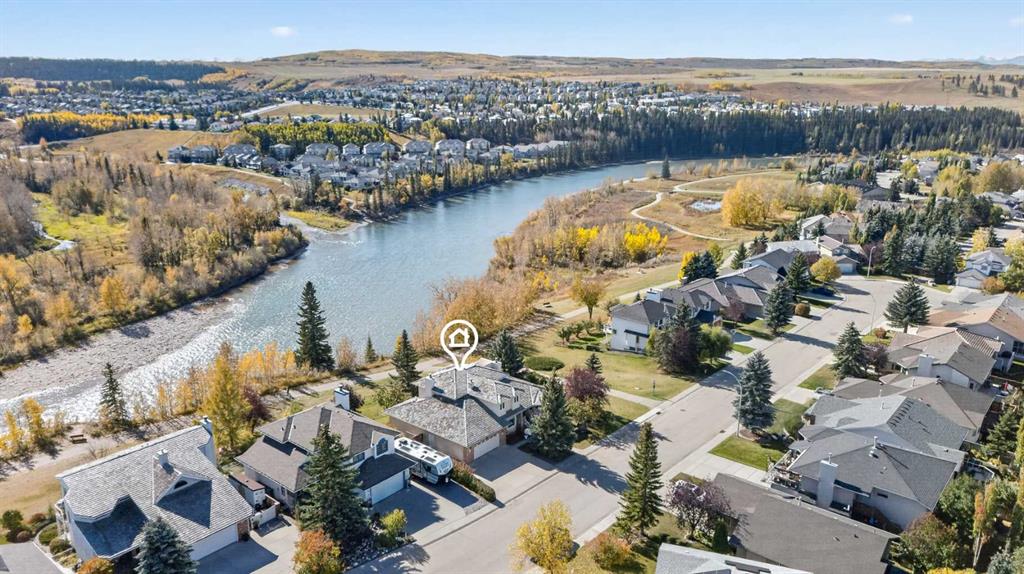 Picture of 38 West Mitford Crescent , Cochrane Real Estate Listing