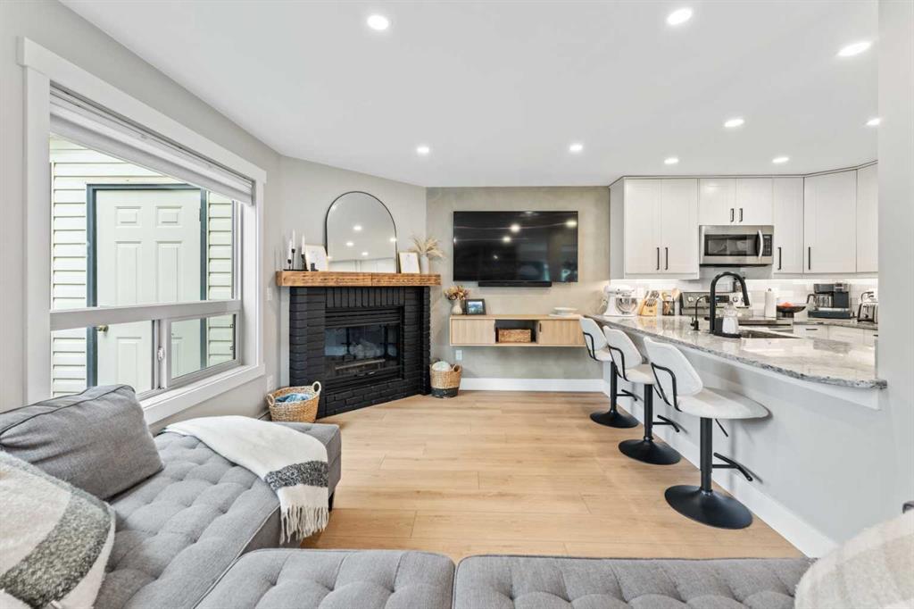 Picture of 1, 300 2 Avenue , Dead Man\'s Flats Real Estate Listing