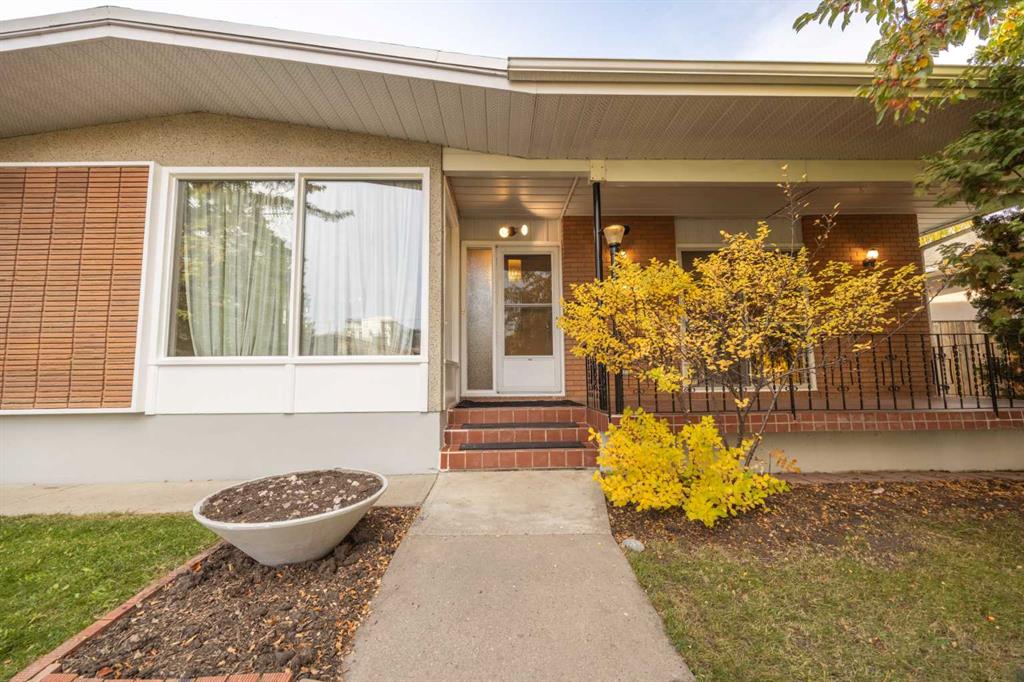 Picture of 53 Kentish Drive SW, Calgary Real Estate Listing