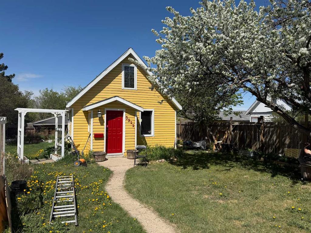 Picture of 3922A 46 Street , Ponoka Real Estate Listing