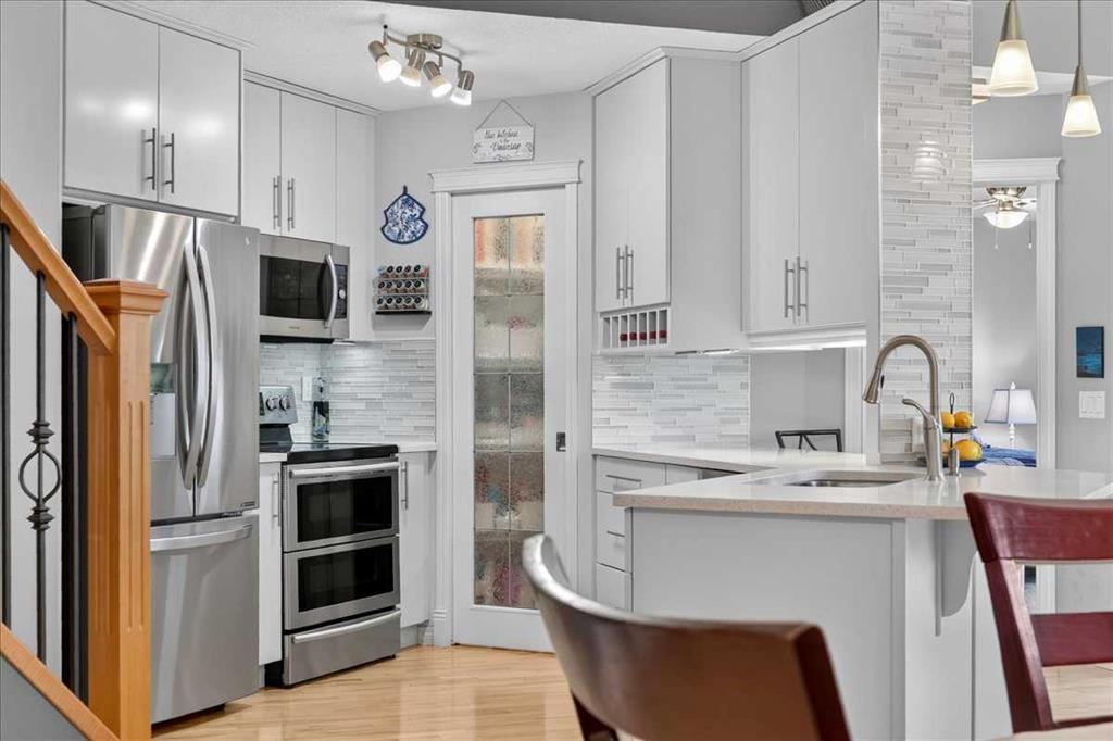 Picture of 248 Springbank Villas SW, Calgary Real Estate Listing