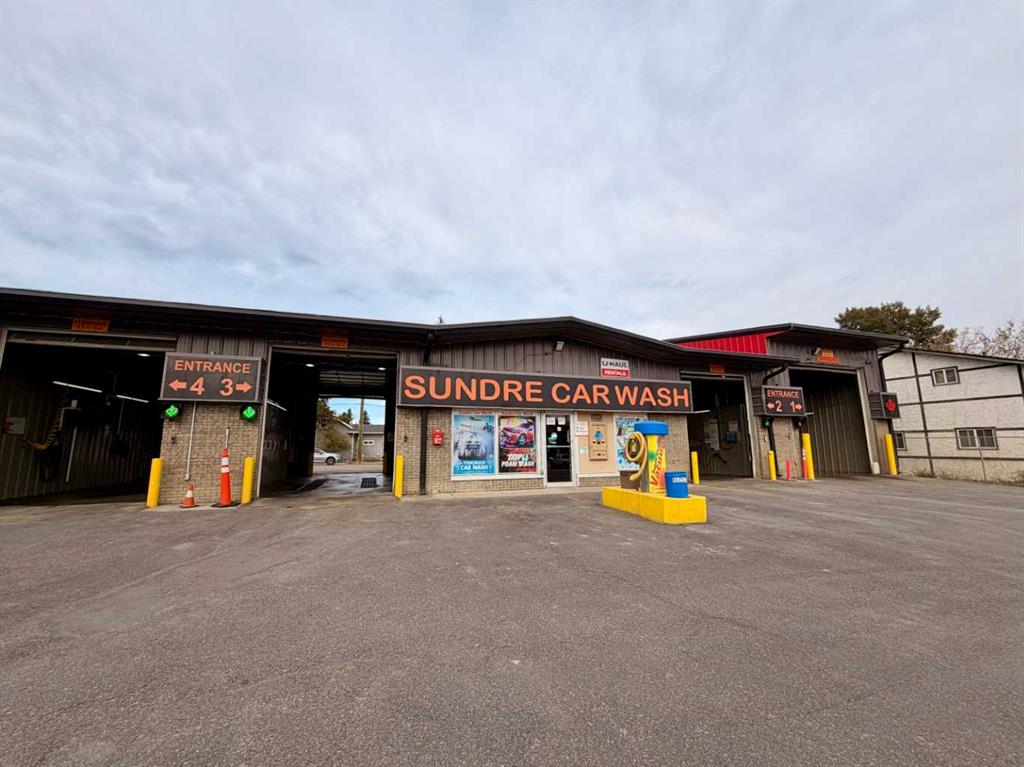 Picture of 412 Main Avenue W, Sundre Real Estate Listing