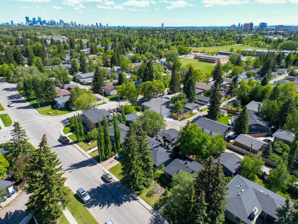Picture of 361 Capri Avenue NW, Calgary Real Estate Listing