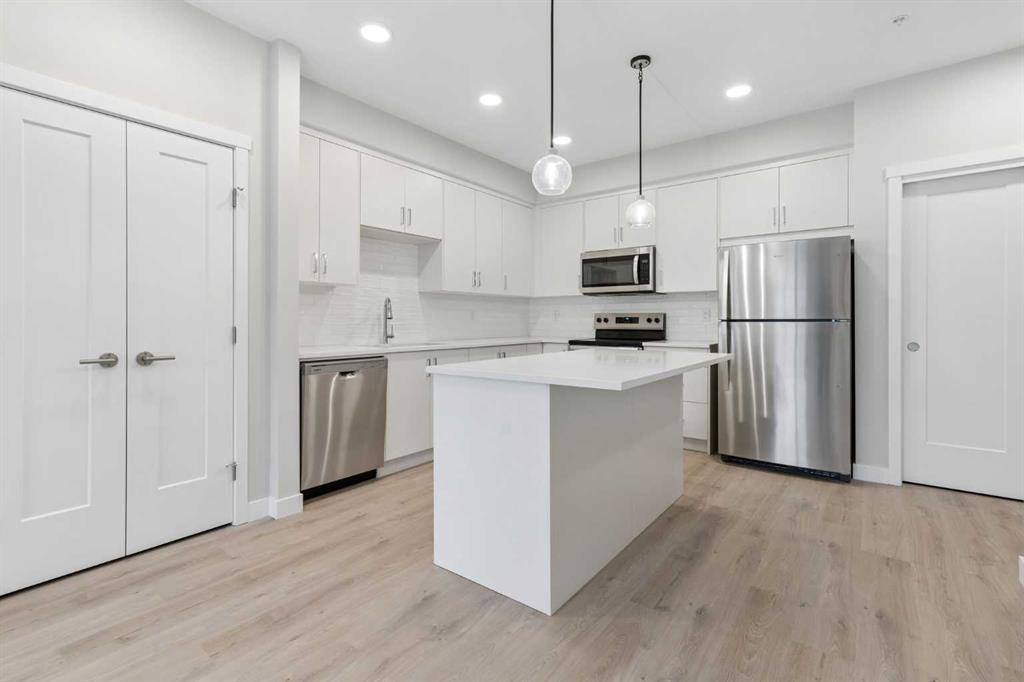 Picture of 312, 655 Shawnee Square SW, Calgary Real Estate Listing